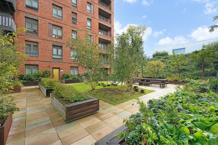 Braeburn Mansions, Mary Neuner Road, Alexandra Gate, N8