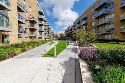 Basset Court, Smithfield Square, Hornsey, N8